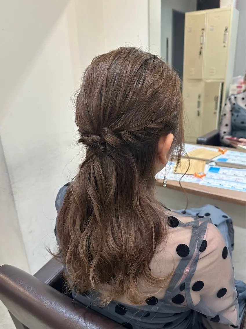 セミロング ヘアアレンジ 結婚式・ブライダル 縮毛矯正+モテカラー 🎀✨MIHOのヘアスタイル