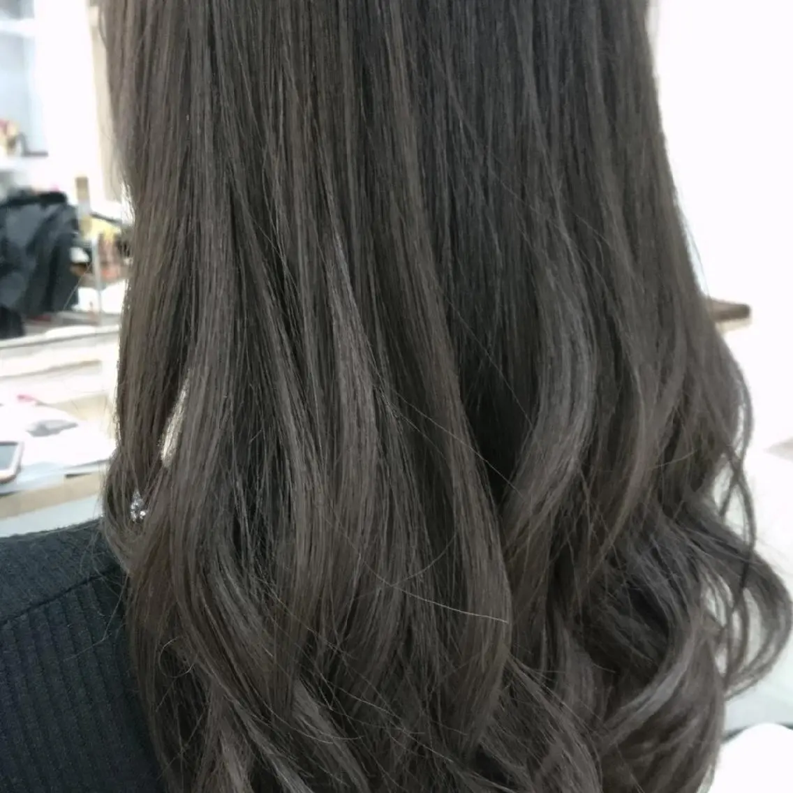 カラー アッシュ アッシュグレー アッシュグレージュ ブリーチ グレージュ 宇田川 直輝のヘアスタイル