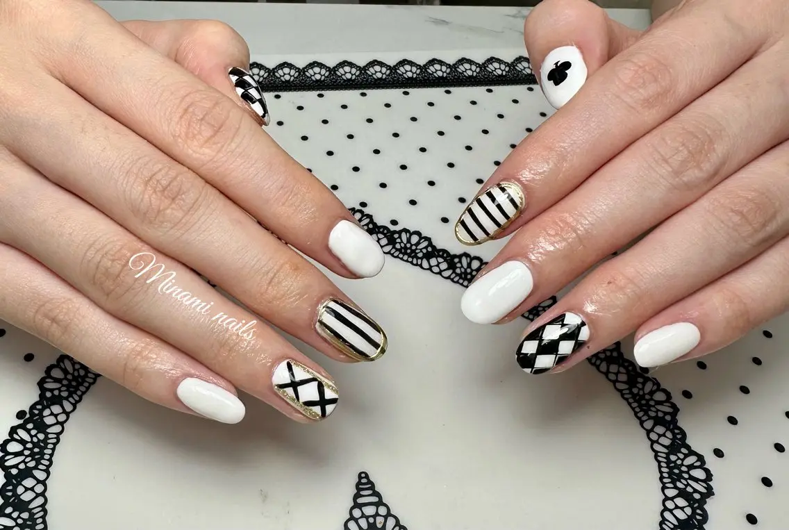 ネイル アートネイル ゴールド ハート Minami Nailsのネイルデザイン