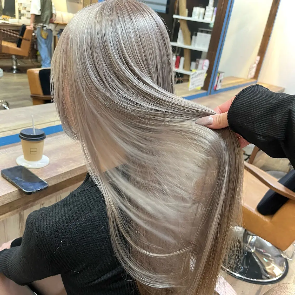 ロング カラー ベージュカラー シルバー シルバーベージュ IMARI /のヘアスタイル