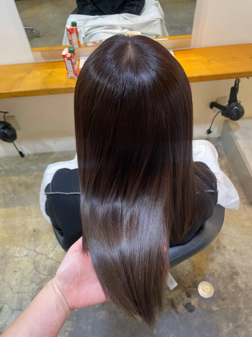 セミロング カラー ブラウンカラー MIOベージュカラー 柔らかいカラーのヘアスタイル
