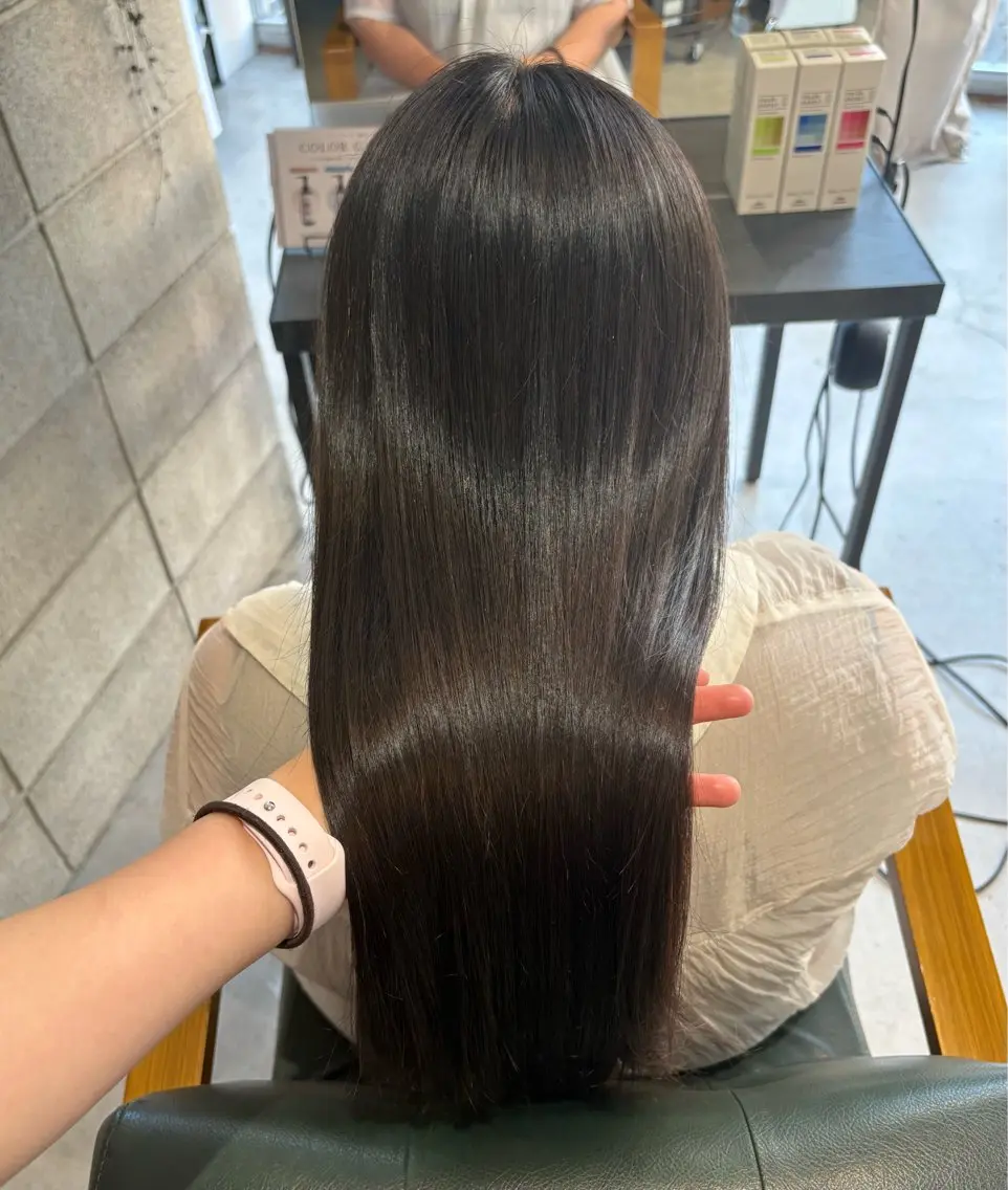 ロング 縮毛矯正 髙木 千惺のヘアスタイル