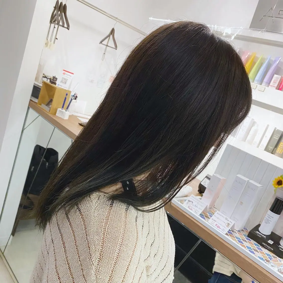 ロング カラー ロングレイヤー ダークグレー ダークグレージュ グレージュ 髪質改善 髪質改善特化 安東駿介のヘアスタイル