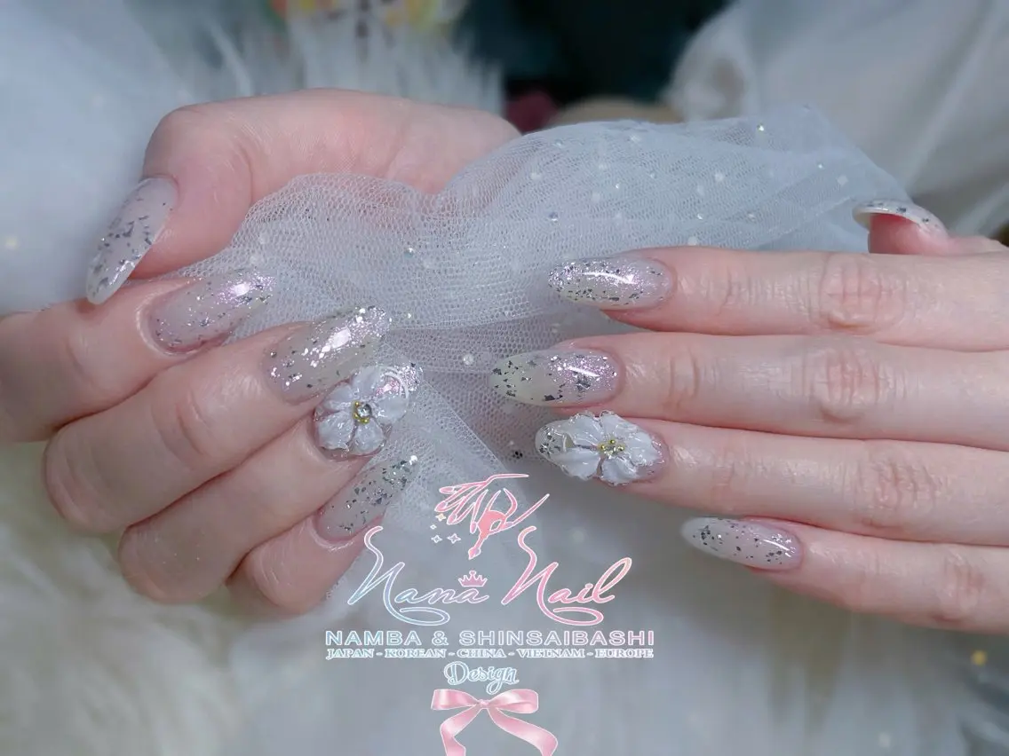 セミロング ハンドネイル Linanail Nambaのマツエク・マツパデザイン