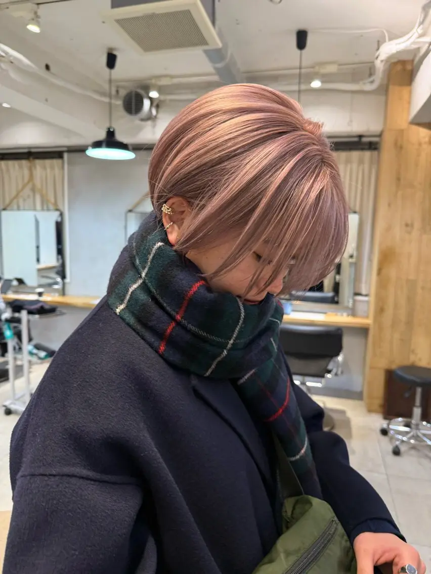 ショート カラー ミルクティー× グレージュMOMOのヘアスタイル