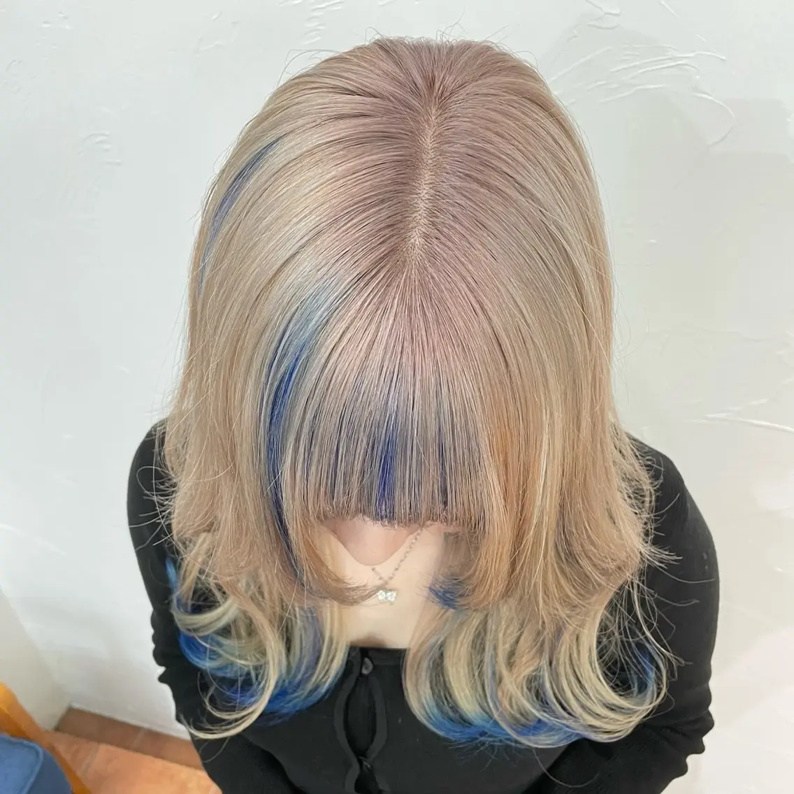 ロング カラー ベージュカラー ブリーチ ブルーカラー ケアブリーチ デザインカラー ヘアカラー トリートメント ブリーチなしピンク 赤井龍斗のヘアスタイル