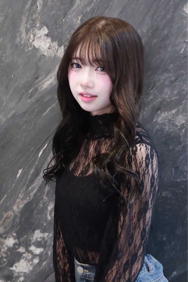 ミディアム カラー ベージュカラー 透明感カラー オリーブベージュ カット ヘアカラー トリートメント レイヤー/ブリーチ iwamiya岩見谷のヘアスタイル