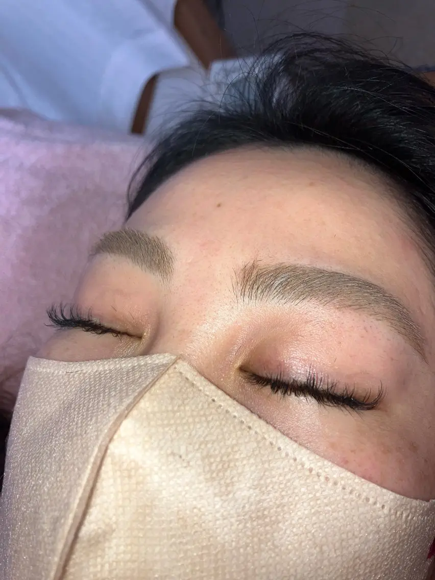 眉毛スタイリング 顔の形に合わせ、Wax付きの写真