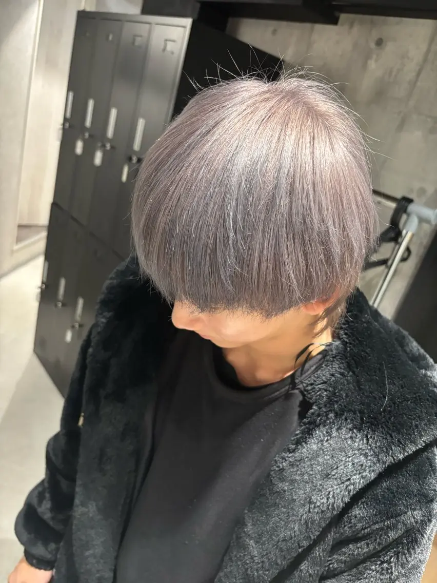 カラー メンズ シルバー カット ヘアカラー _WHITE / KENTOのヘアスタイル