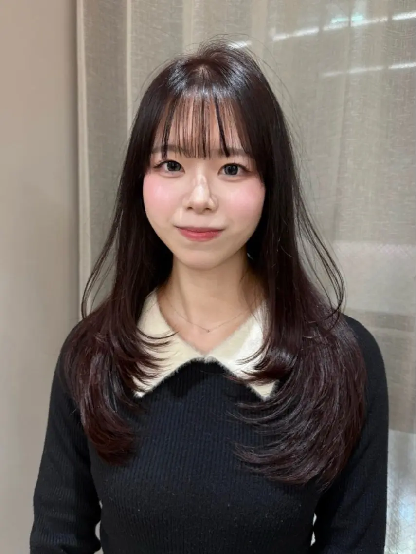 ロング カラー ボルドーカラー レッドカラー くびれヘア 韓国風ヘア レイヤーカット 上之浦 咲那のヘアスタイル