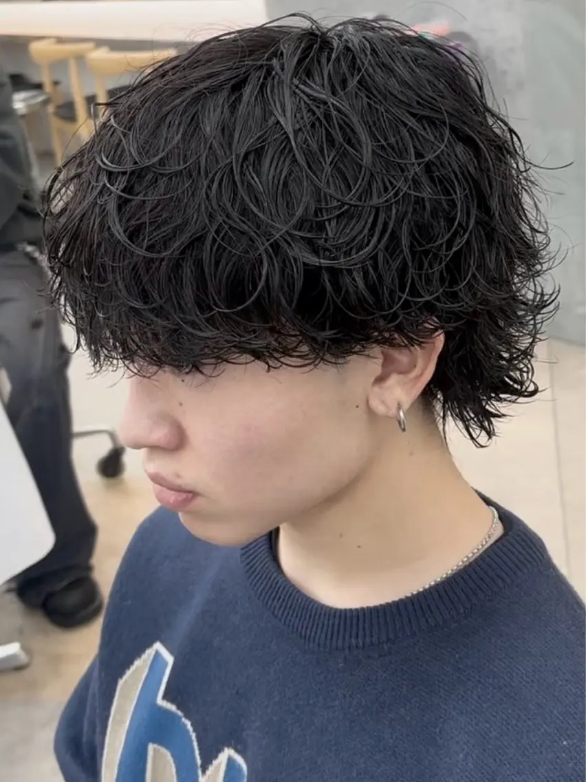 メンズ マッシュウルフ マッシュ 波巻きパーマ メンズウルフカット ウルフカット 中川 稜のヘアスタイル
