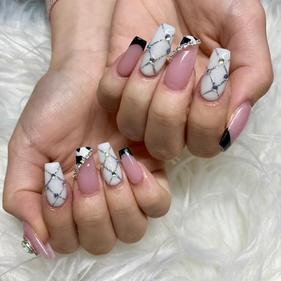 ミディアム ネイル Y. Sのネイルデザイン