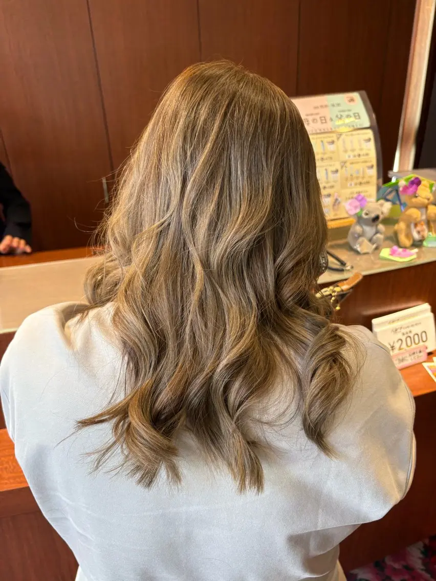 ミディアム カラー ヘアアレンジ ヨウコ YOKOのヘアスタイル