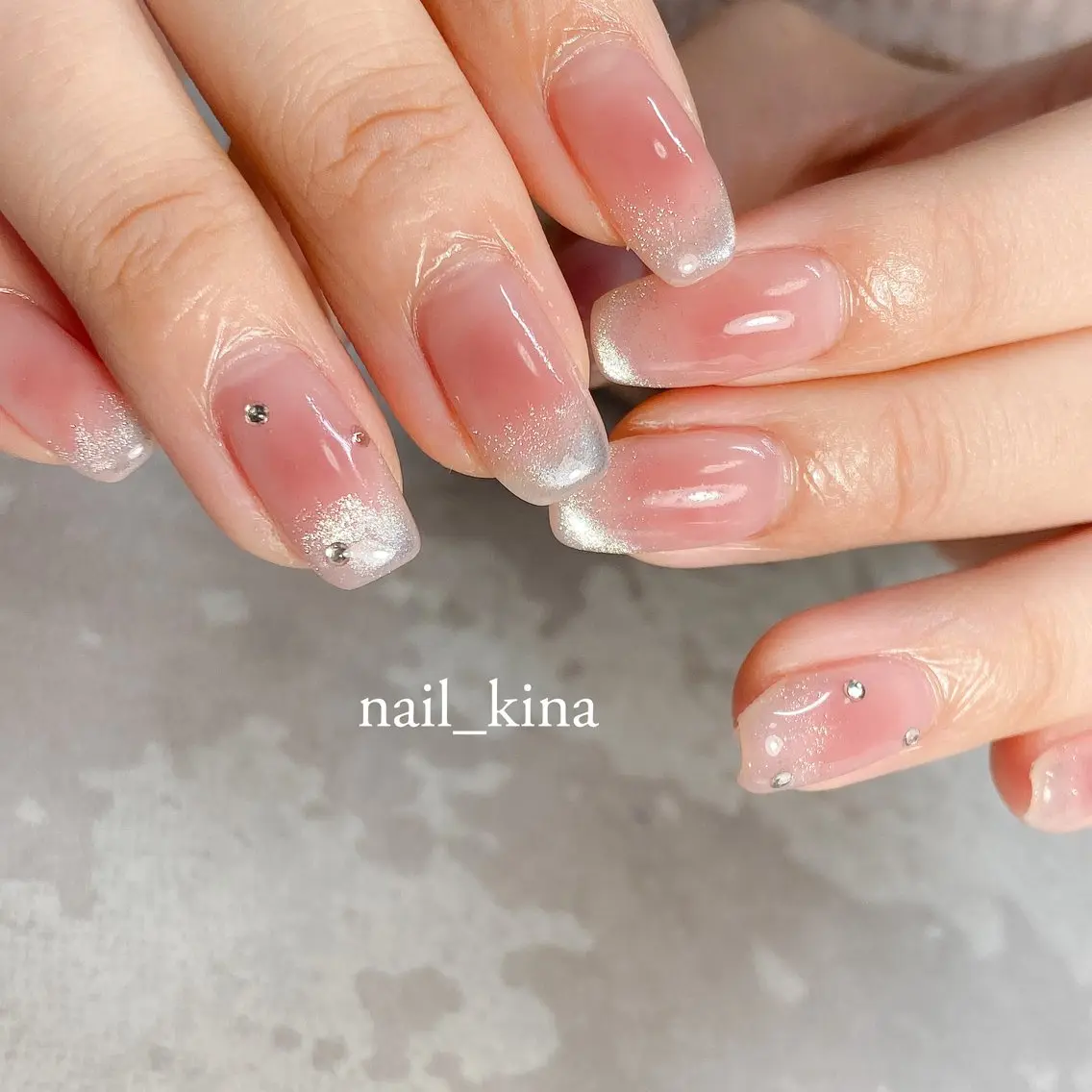 ネイル オーロラネイル ブルー チークネイル グラデーション マグネットネイル nail_ kinaのネイルデザイン