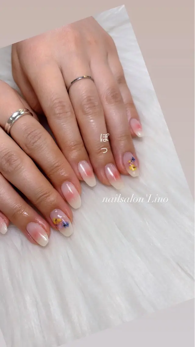 ネイル アートネイル チークネイル ホワイト Lino𓂃⟡.· Chizuruのネイルデザイン
