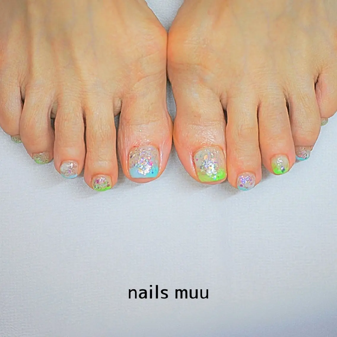 ネイル フットネイル キラキラネイル 夏ネイル nails muu まゆのネイルデザイン