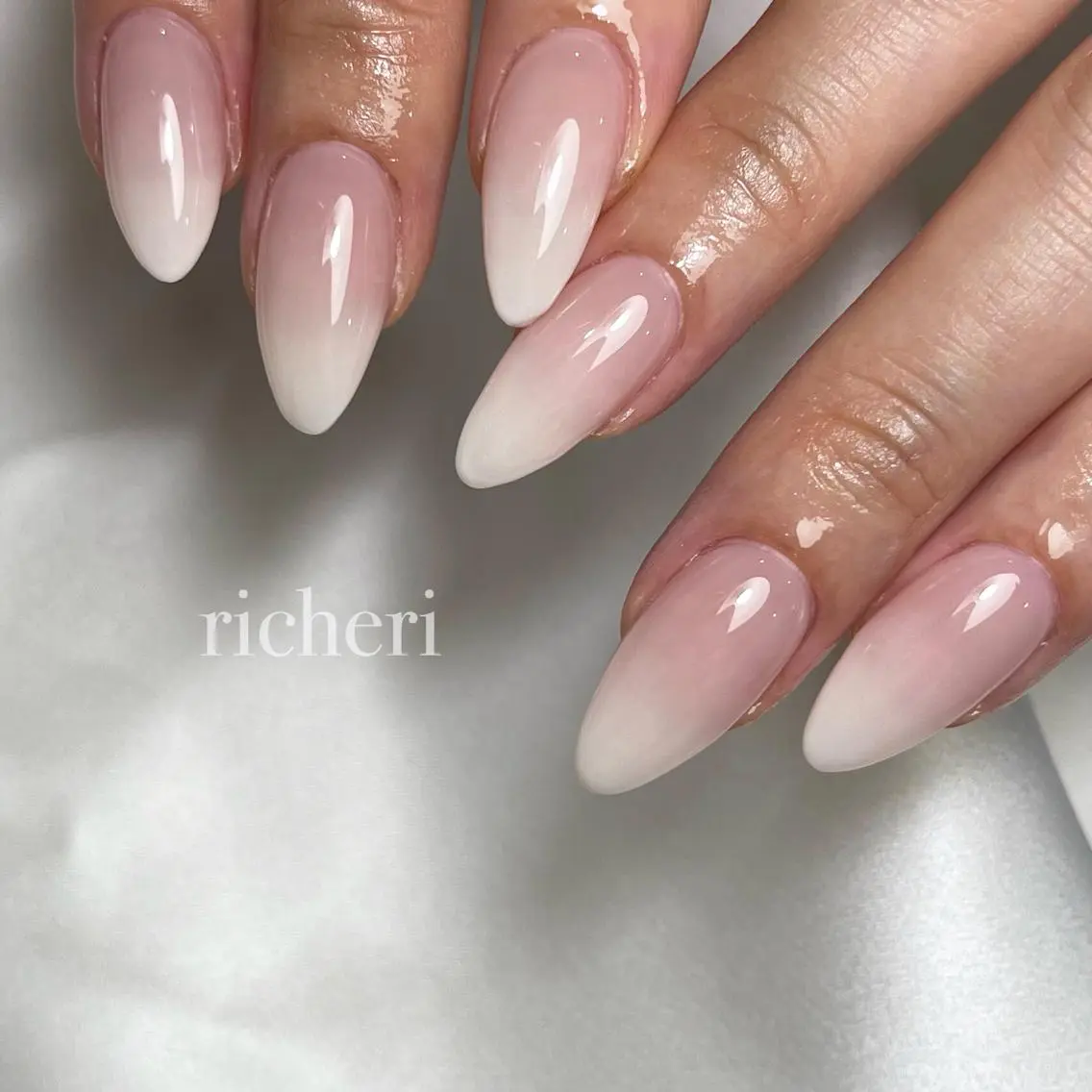 ミディアム ネイル ハンドネイル richeri beautyのエステ・リラクイメージ