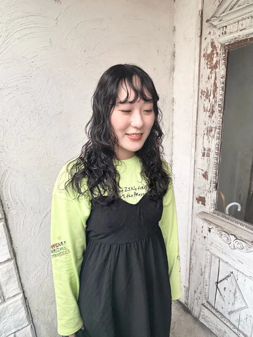 ミディアム パーマ ミディアムパーマ ニュアンスパーマ スパイラルパーマ お任せヘア☘️☘️ 及川渚のヘアスタイル