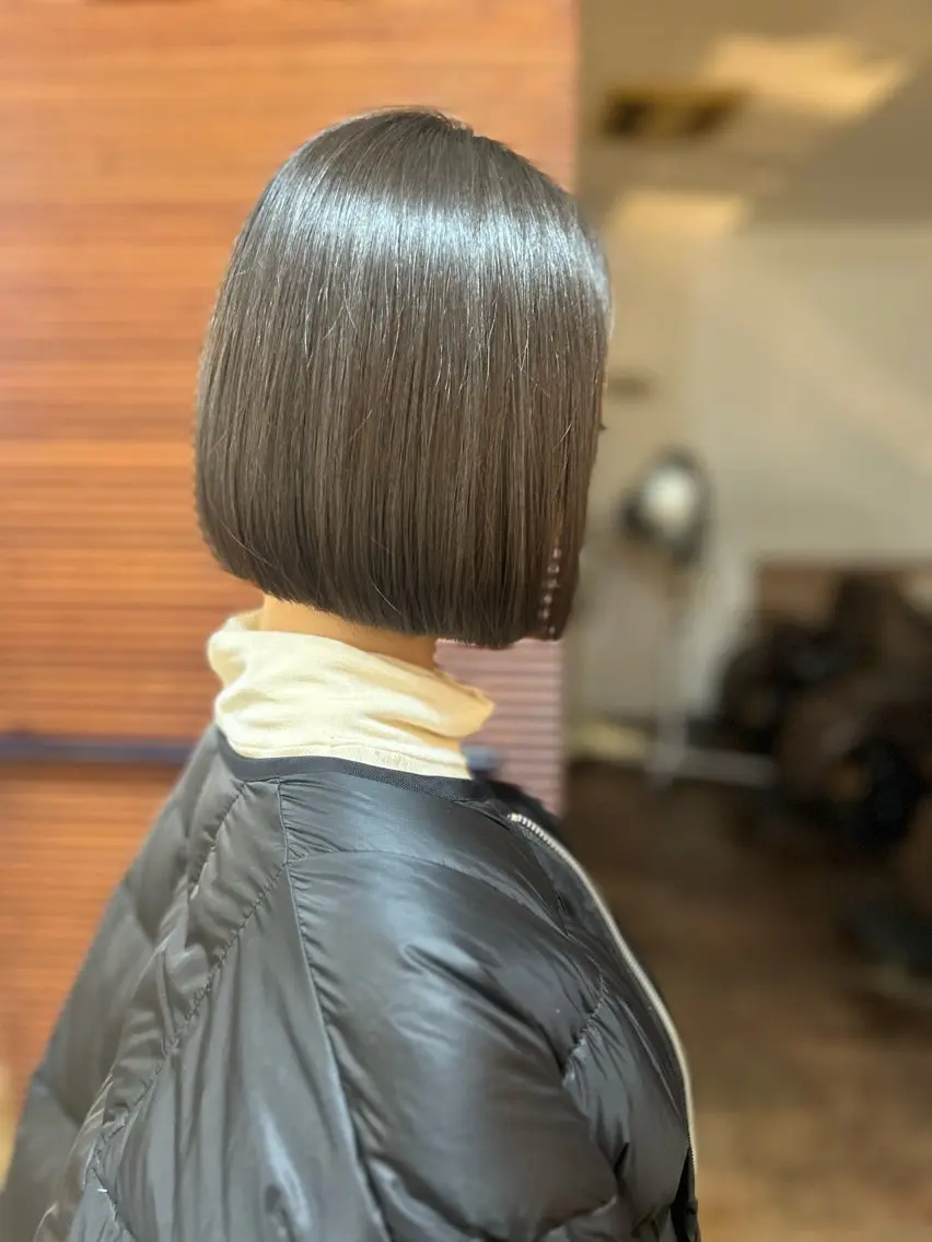 ショート カラー ボブ 縮毛矯正 イワサキ リカのヘアスタイル