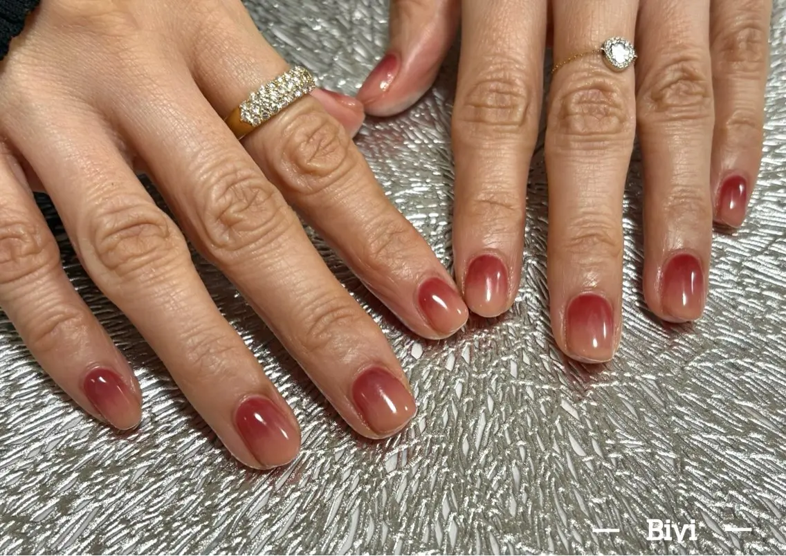 ネイル アートネイル フラッシュネイル グラデーション ラメ(グリッター) シルバー ハンドネイル ハンドケア ♡Bivi♡自爪に 優しいネイルサロンのネイルデザイン