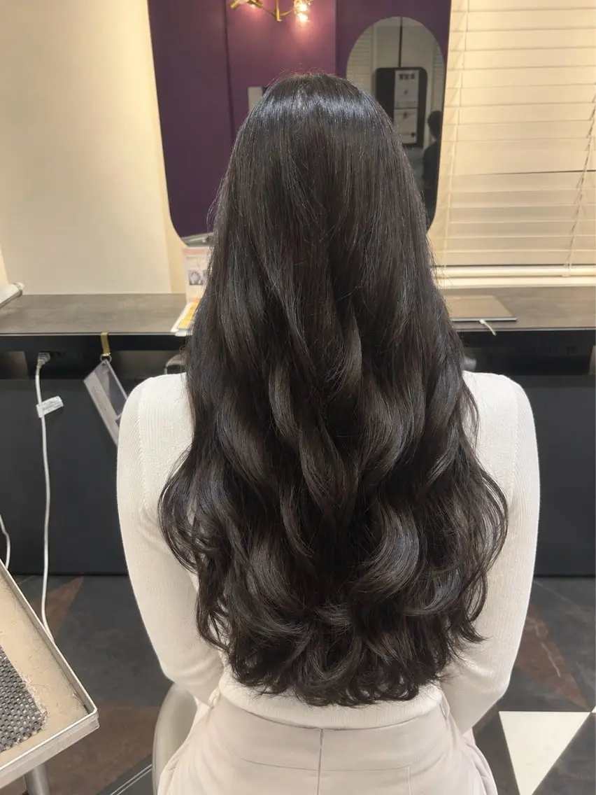 ロング カラー トリートメント 岡田 七海のヘアスタイル