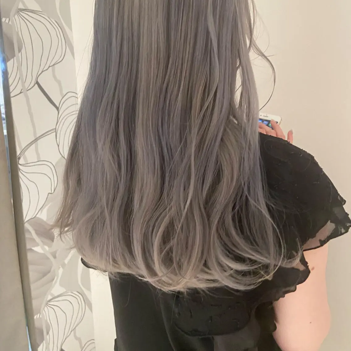 ロング カラー ブロンド ハイトーンカラー ホワイトブロンド 外国人風カラー カジュアルを女っぽく 𝗮𝘆𝗮𝗰𝗼のヘアスタイル
