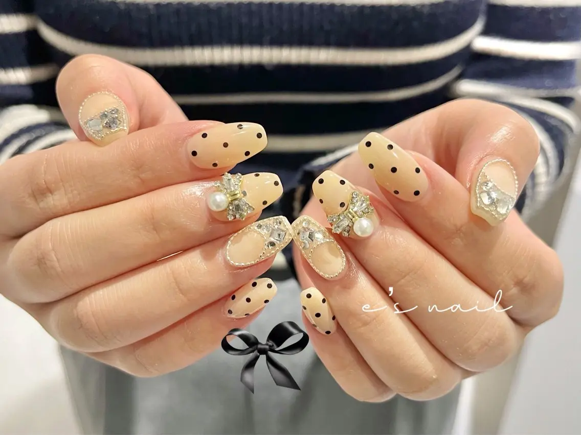 ネイル ガーリー ハンドネイル ハンドケア e’s nail Lumièreのネイルデザイン
