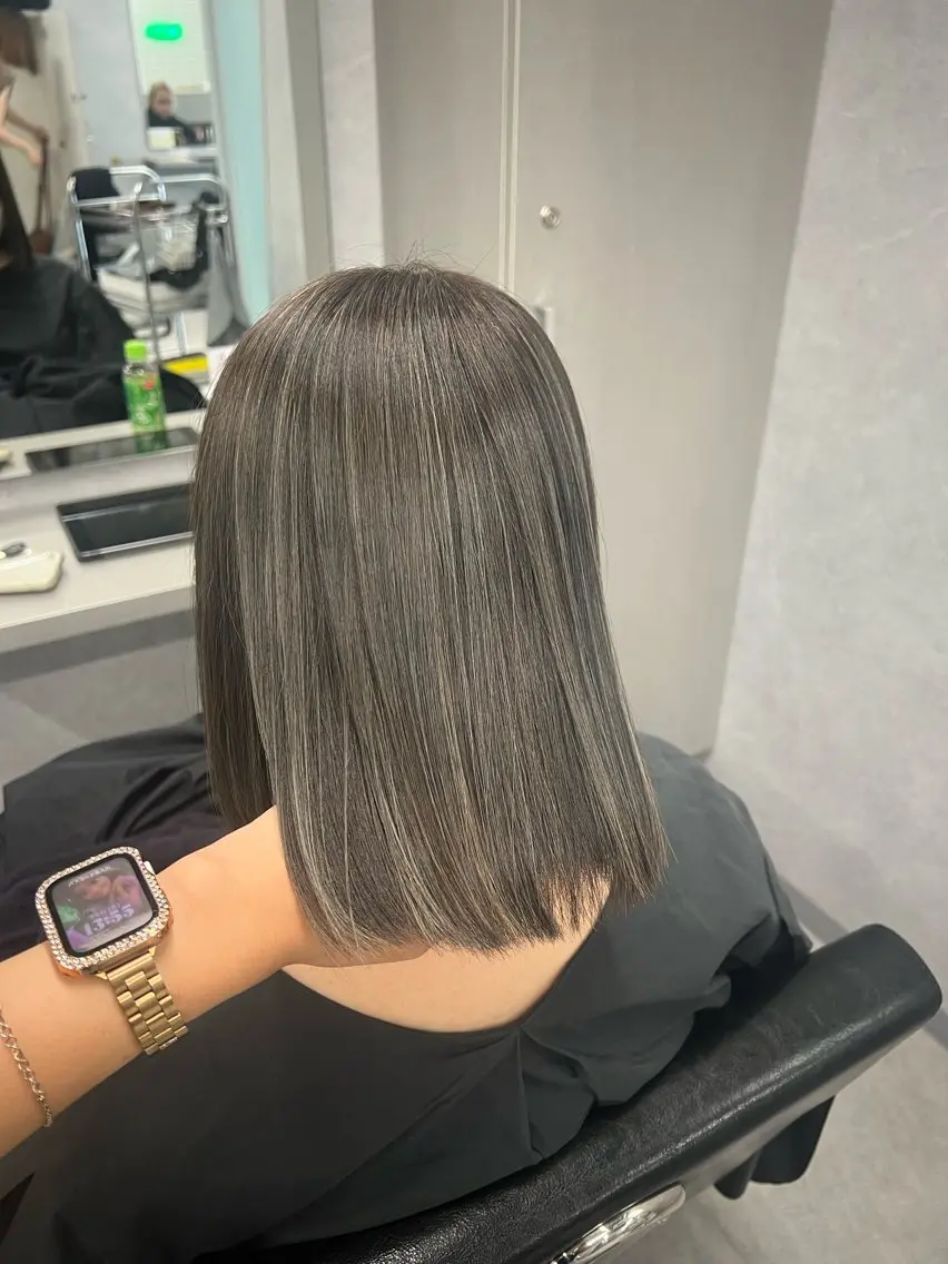 カラー ブリーチ ハイライトカラー 石津 優菜のヘアスタイル
