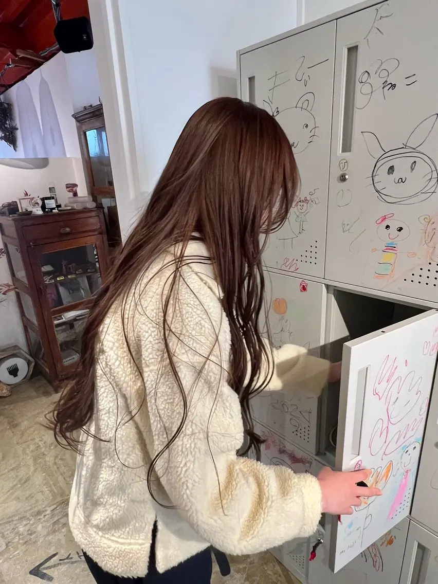 カラー ブリーチ ダブルカラー ブリーチなしカラー 安谷 彩香のヘアスタイル