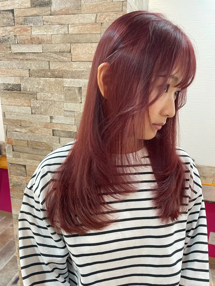 ロング カラー レッドカラー レイヤーカット ヘアカラー YUI/ ブリーチカラー🌷のヘアスタイル