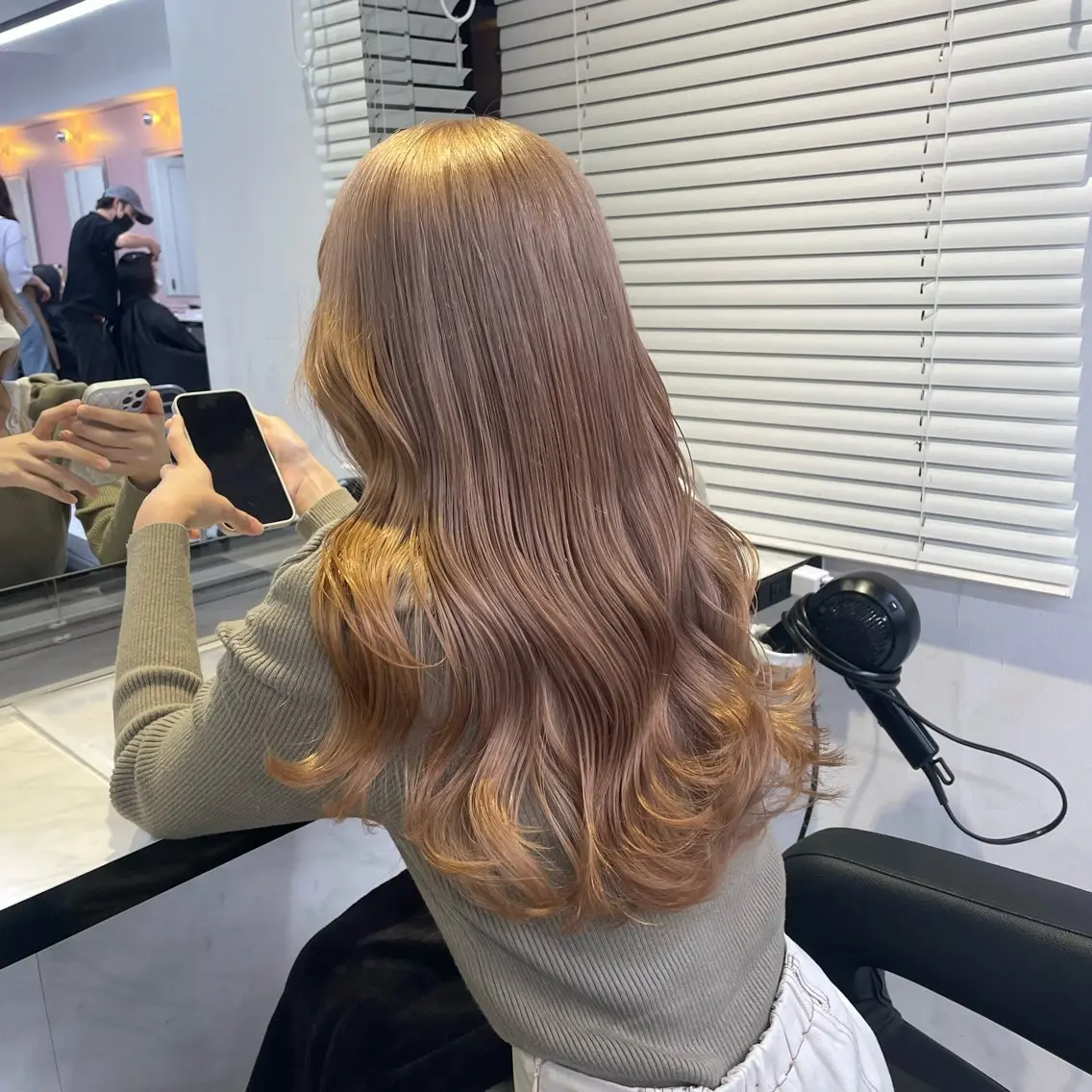 ロング カラー ヘアアレンジ ブリーチ 髪質改善 トリートメント カット ピンク・ベージュ🩰 カラー🫧とらのヘアスタイル