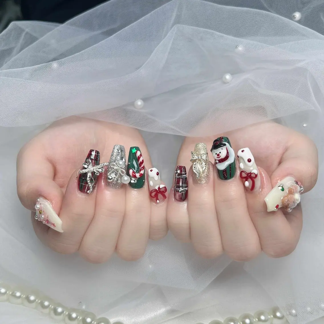ネイル オーロラネイル ボルドー ブラウン ハート ラメ(グリッター) ハンドネイル Nova Nailのネイルデザイン