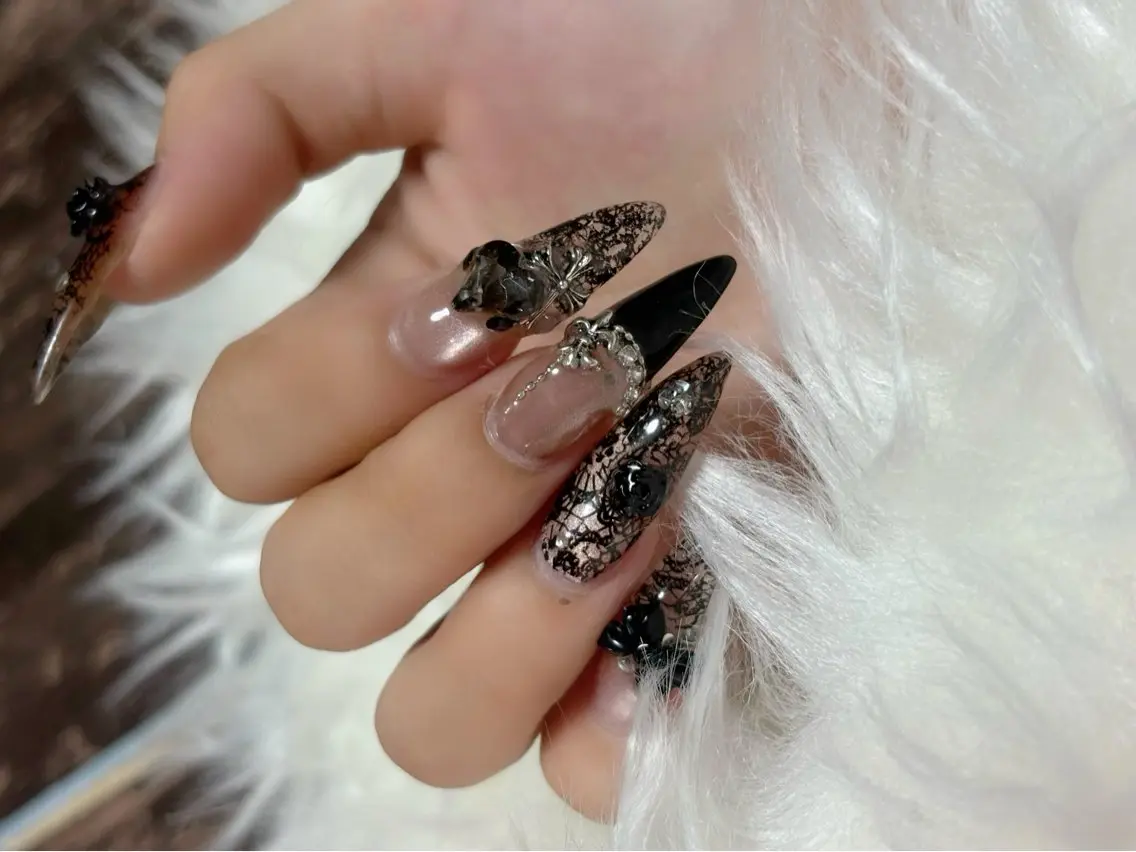 ネイル e.b.mimi Wakanaのネイルデザイン