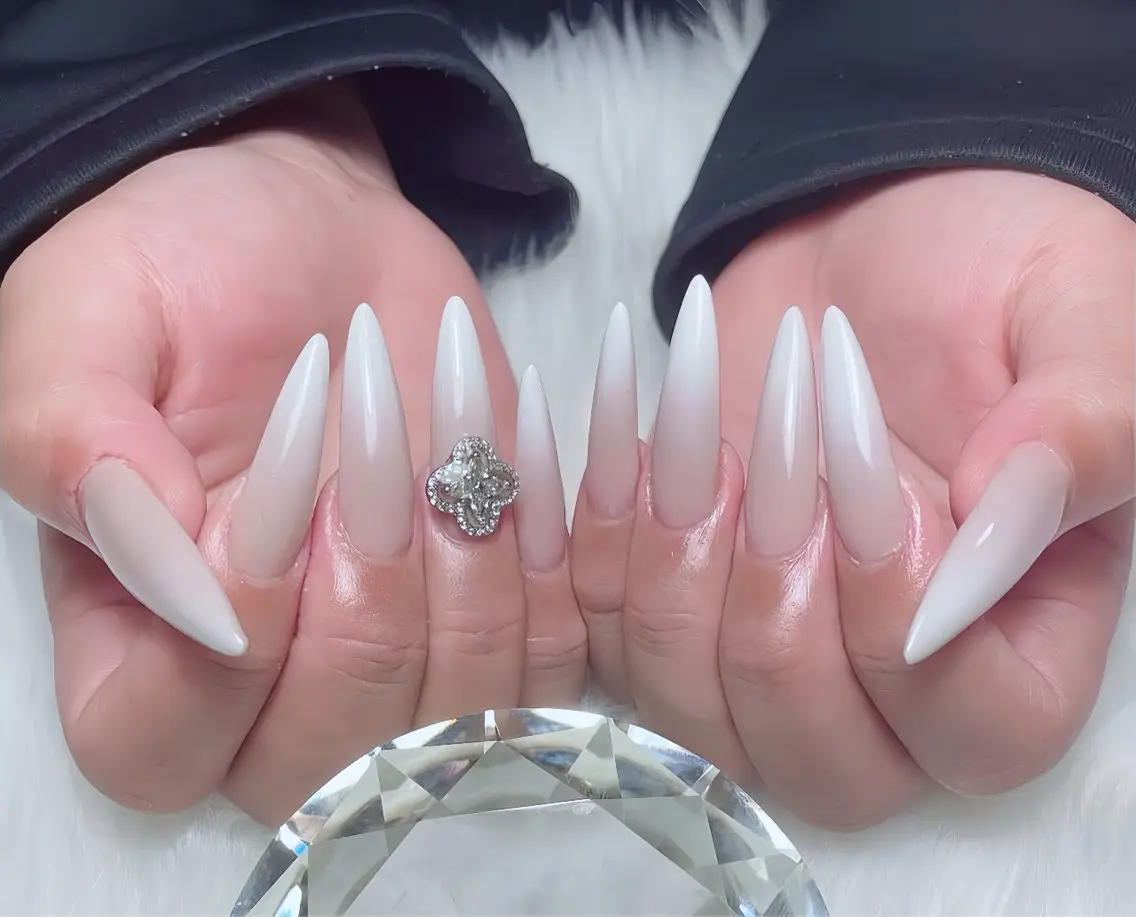 ネイル アートネイル チークネイル 桜ネイル フレンチネイル ガラスフレンチ ハンドネイル Rin Nail 新大久保店のネイルデザイン