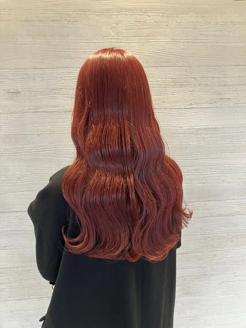 ロング カラー ブリーチ ピンクカラー レッドカラー カット ヘアカラー サキ🤍ハイトーン 🪩レイヤーカットのヘアスタイル