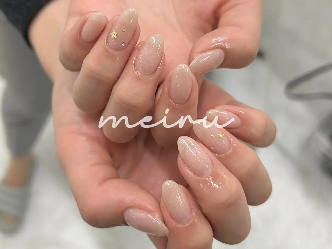 ネイル ラメ(グリッター) オフィスネイル ワンカラーネイル 🤍meiru 🤍ネイリストのネイルデザイン