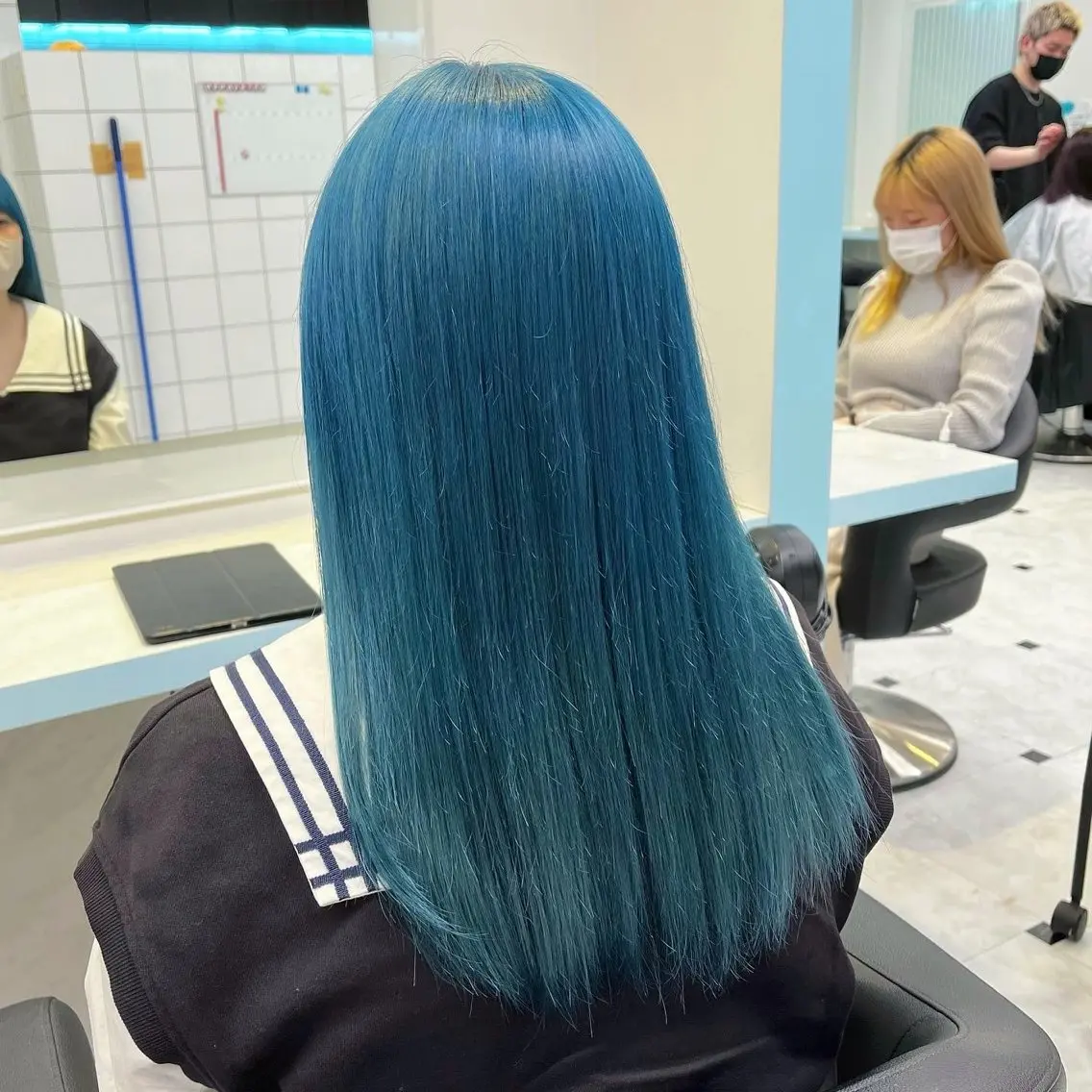 セミロング カラー ヘアカラー トリートメント ブリーチカラー 🩵MIZUKIのヘアスタイル