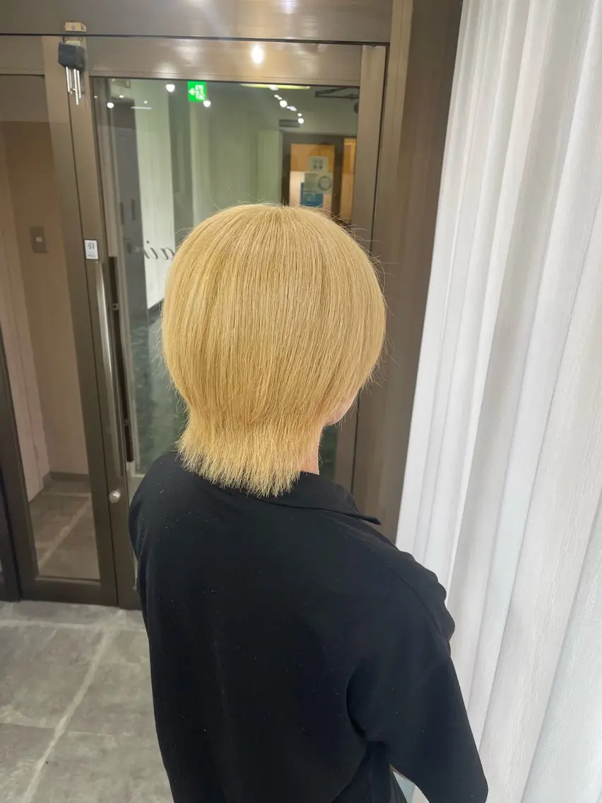 ショート カラー ブリーチ 抜きっぱなしブロンド ブロンド ケアブリーチ デザインカラー カット ヘアカラー トリートメント ダブルカラー/ 髪質改善💎安藤のヘアスタイル