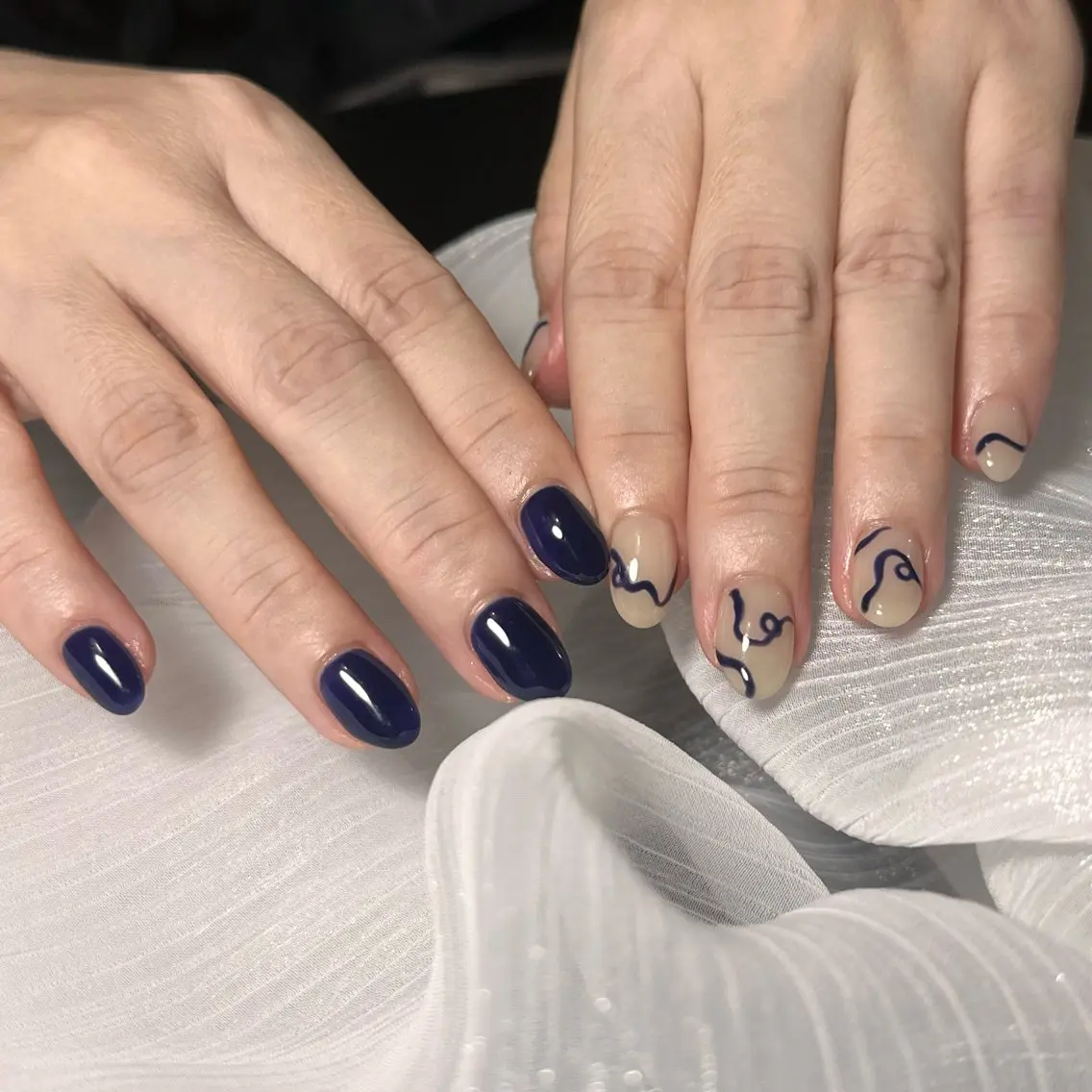 ネイル ネイビー ハンドネイル アヤカ🫧‪ Chapi.nailのネイルデザイン