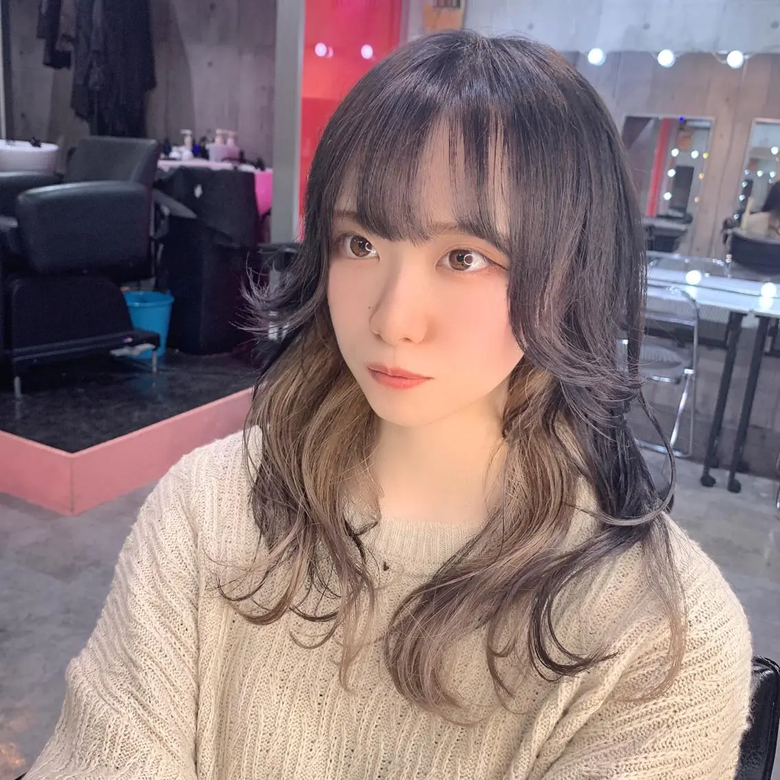 セミロング カラー インナーカラー 顔まわりレイヤー 韓国風ヘア レイヤーカット ホワイト&レイヤーカ ットエクステ長畠俊輔のヘアスタイル