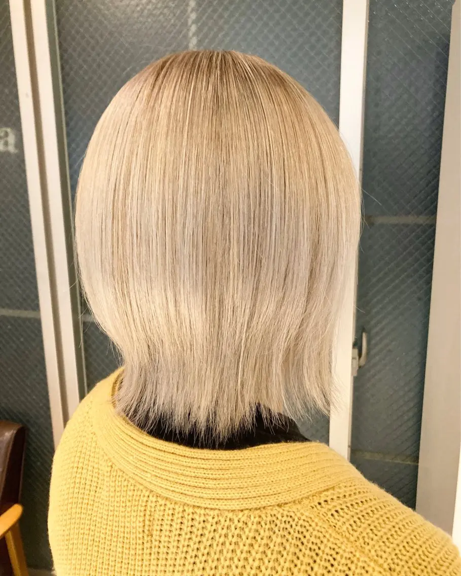 ショート カラー ブリーチ ブロンド ホワイトブロンド aletta Rinaのヘアスタイル