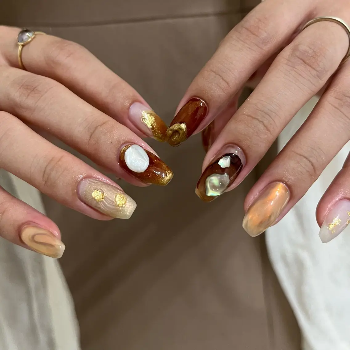 ネイル ブラウン グリーン ハンドネイル vegh. nail／阿波座のネイルデザイン