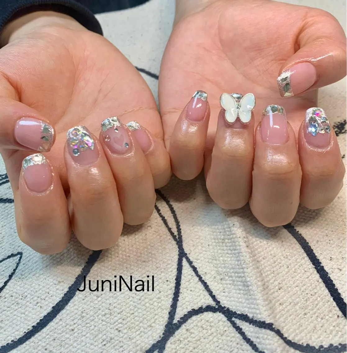ネイル オーロラネイル フラッシュネイル 氷ネイル・うるうるネイル キラキラネイル 韓国ネイル ハンドネイル JuniNail 주니네일🇰🇷suのネイルデザイン