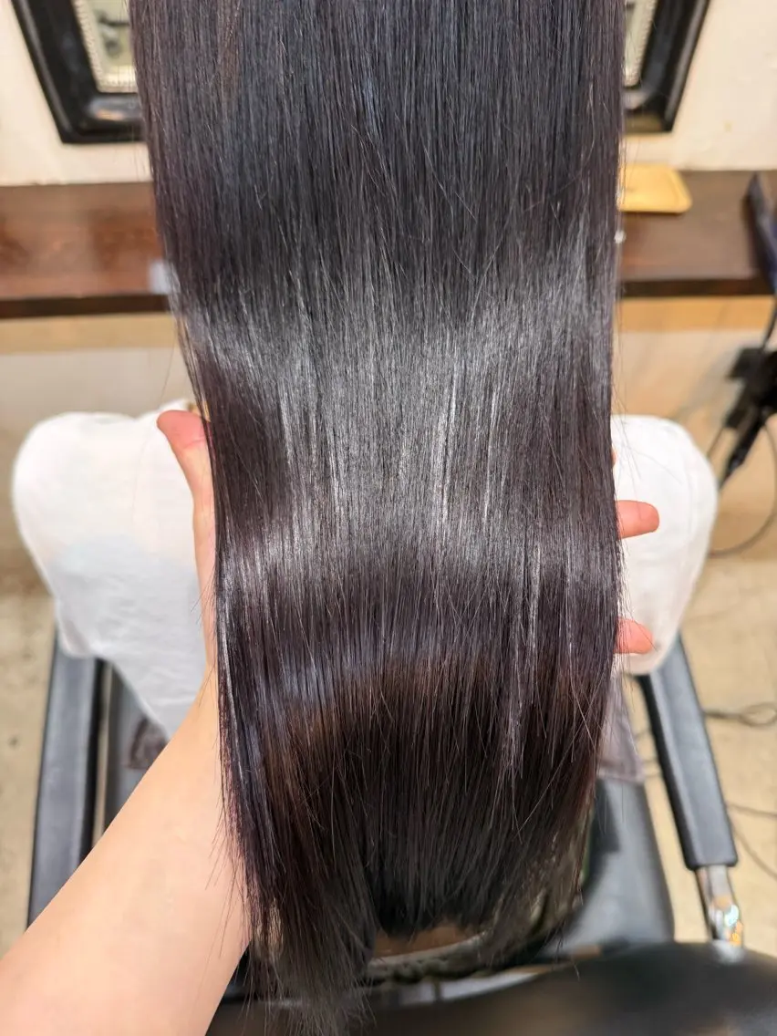 ロング カラー パープルカラー レッドカラー ヘアカラー トリートメント 三條 朋香のヘアスタイル