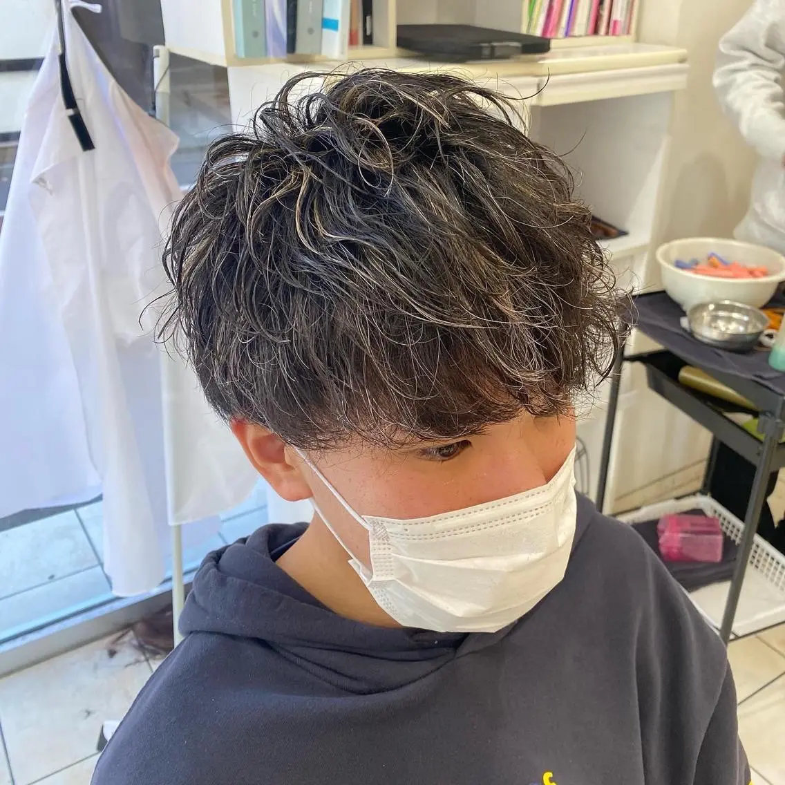 ショート カラー パーマ メンズ メンズハイライト ハイライトカラー ハイライト カット ヘアカラー パーマ ツイスパ/ TAKUMIの眉毛・アイブロウイメージ