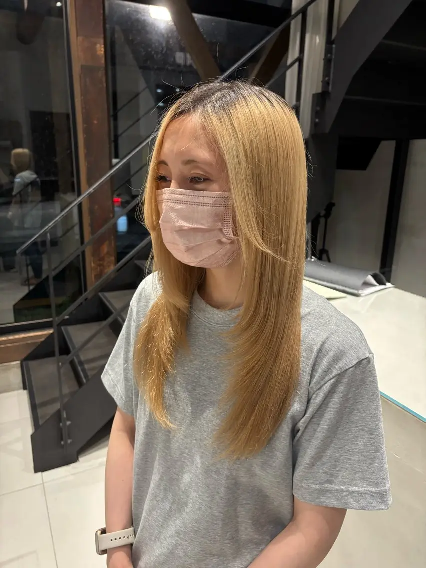 ロング レイヤーカット 岡本 彩楓のヘアスタイル