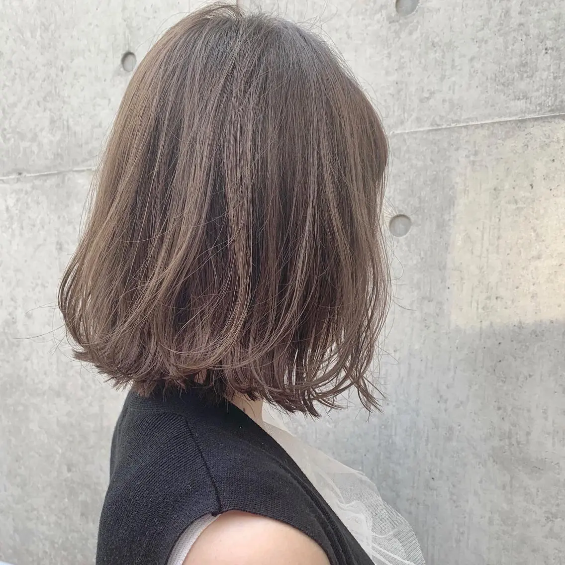 ミディアム カラー 澤村 志織のヘアスタイル