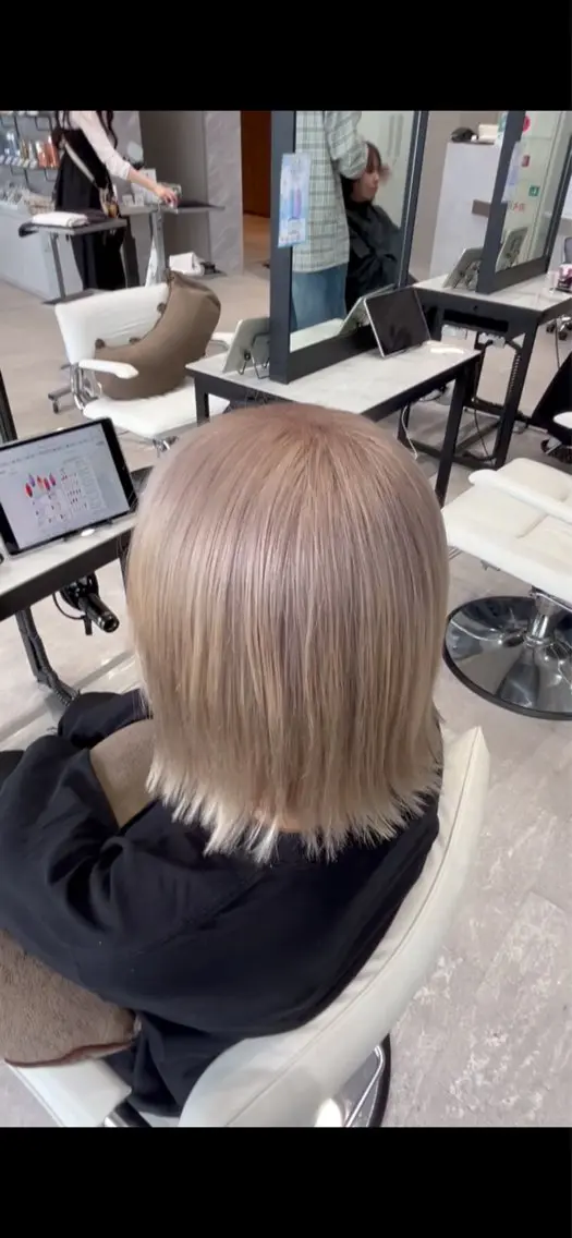 ミディアム ヘアカラー 本厚木🪅パーマ 🪅カラー🪅Aoiのヘアスタイル