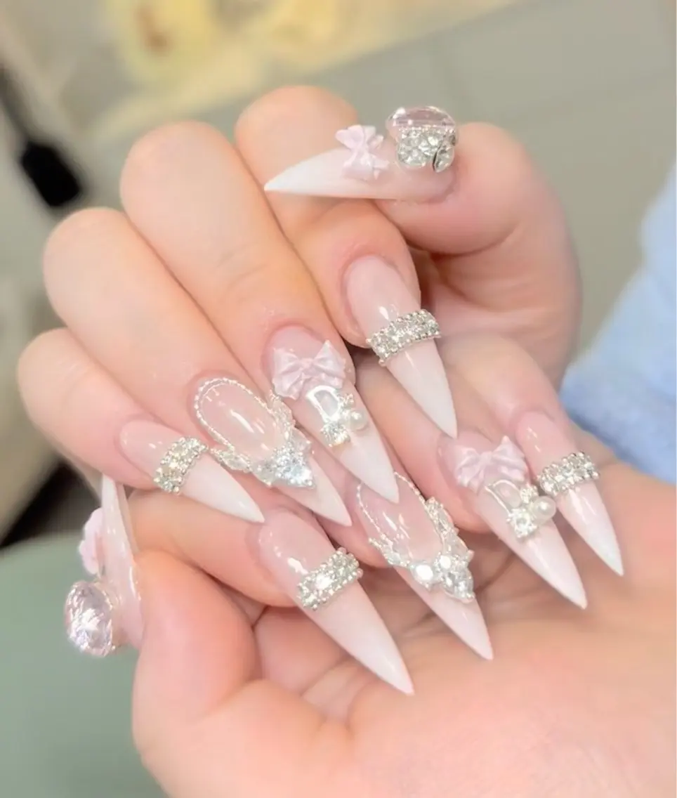 ネイル アートネイル ボルドー フレンチネイル ジェルネイル 氷ネイル・うるうるネイル ハンドネイル Julie Nail Rinのネイルデザイン