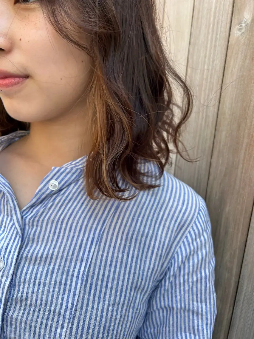 ミディアム カラー インナーカラー イシイ シオリのヘアスタイル